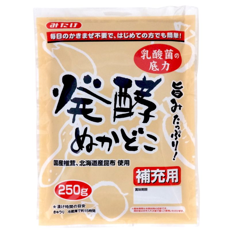 ★ 商品名 発酵ぬかどこ補充用 内容量 250g 商品説明 1kg・500gの補充用 特許製法により毎日のかき混ぜが不要 北海道産昆布・国産椎茸・米こうじの旨みたっぷり ■乳酸菌の働きで美味しいぬか漬けができる ■一週間に一度程度かき混ぜるだけ ■捨て漬け不要 おすすめ 原材料 米ぬか[米(国産)]、食塩(天塩)、昆布、海藻粉末【石化海藻[紅藻(アイルランド、アイスランド]】、米こうじ調味料【米こうじ[米(国産、タイ、米国、他)]、食塩/酒精】、唐辛子(中国)、ビール酵母、椎茸粉[しいたけ(国産)] 栄養成分 100g当たり／エネルギー 176kcal／たんぱく質 6.2g／脂質 8g／炭水化物 19.7g／食塩相当量 5.3g 保存方法・注意事項 常温での漬け込みも可能ですが、安定して漬けられる冷蔵庫がおすすめです。 賞味期限 商品パッケージに記載 販売者 みたけ食品工業株式会社 広告文責奈良恵友堂有限会社　連絡先：0743‐53‐1893 ■■□
