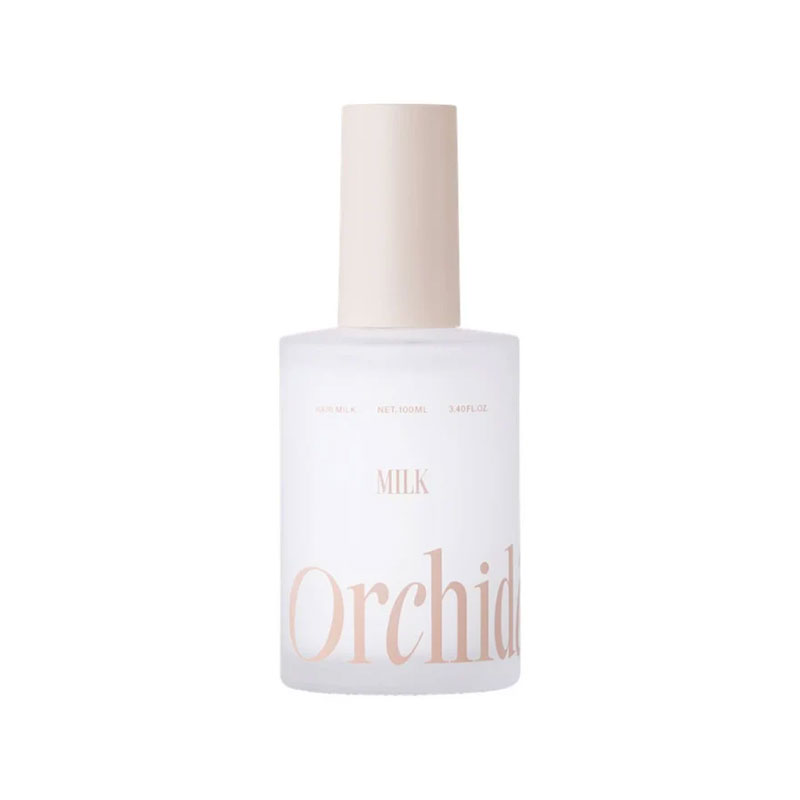Maison Orchidéeは蘭の花に着想を得て、一人ひとりの異なる魅力を肯定するヘアケアブランドです。色も形も違う花々が、それぞれ唯一無二の美しさを持つように変化を楽しみ、可能性を追い求める全ての人に選択肢を広げることを目指しています。 その考えのもと、ヘアケアに「ひとつの正解」を設けるのではなく、髪の状態・シーン・気分に合わせて選べることを価値としています。 高級フレグランスのようなこだわりの香調が、使用者の心を動かし、ライフスタイルを彩ります。 ◯やわらかな質感へと導くヘアミルク ビタミンC誘導体を包み込んだセラミドリポソーム成分（保湿）配合。 髪にうるおいを届け、やわらかな質感へと導くヘアミルク。 ◯リッチミルク 香りの特徴 ただそこに居るだけで目を惹く存在になれるような、艶やかさを放つ香り。≪フローラルウッディ≫ とろりと深みのあるターキッシュローズの甘みに、ピンクペッパー、ラズベリー、ホワイトローズ、ミュゲなど華やかなフローラルノートが呼応する。仕上げはパチュリやムスク、アンバーのアーシーで落ち着いた香りでフィニッシュ。 優しさの中にも意志が宿る魅惑的な香りは、自己表現への熱を高めて美学を磨きます。 しっとり＆髪の水分保持 ビタミンC誘導体を包み込んだセラミドリポソーム成分（保湿）配合。 髪にうるおいを届け、やわらかな質感へと導くヘアミルク。 【使用方法】 適量を手に取りよく伸ばしてから、髪に馴染ませてください。 乾燥が気になる毛先から少量ずつ付け足してください。 残ったオイルで表面や前髪を整えます。 【安全警告】 ●お肌に合わないときには使用を中止してください。そのまま使用を続けると症状を悪化させることがありますので、皮膚科専門医等にご相談されることをおすすめします。 (1)使用中、赤味、はれ、かゆみ、刺激等の異常があらわれた場合 (2)使用したお肌に、直射日光があたって上記のような異常があらわれた場合 ●傷やはれもの、湿疹等、異常のある部位にお使いにならないでください。 ●目に入ったときは、直ちに洗いしてください。 ●幼小児の手の届かない場所に保管してください。 ●極端に高温又は低温の場所、直射日光のあたる場所には保管しないでください。