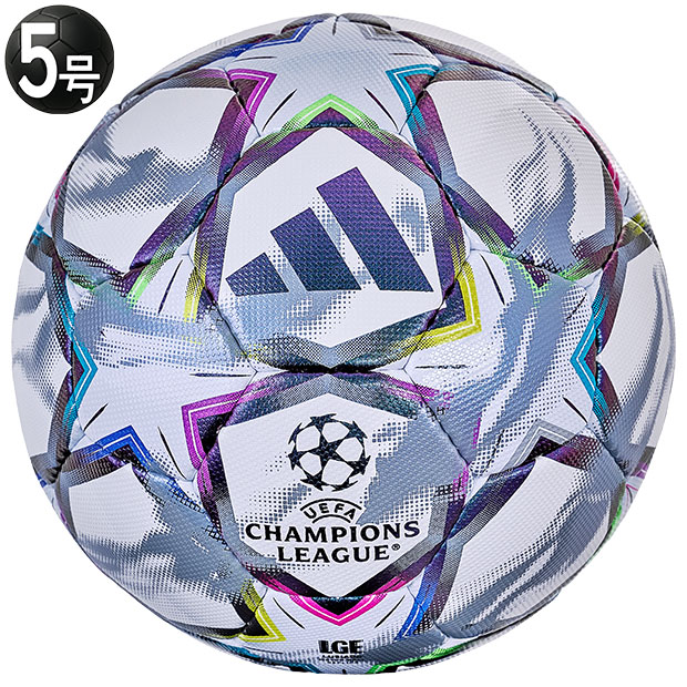 商品詳細アディダス、サッカーボール5号球。 「UEFA チャンピオンズリーグ 26-27(UEFA Champions League 2026-2027) リーグフェーズ」で使用される公式試合球のレプリカボール。「CHAMPIONS FIND THEIR LIGHT(チャンピオンたちは、自らの光を見いだす)」をコンセプトに、霧に包まれたようなデザインを採用。 ◆JFA検定球 ◆手縫い ◆5号球(中学生〜大人用) モデル：2026年秋冬 ※北海道・沖縄・離島への配送は原則航空便で輸送するため、ボールの空気を抜いてお送りさせていただきますので、予めご了承ください。 ※生産時期により簡易包装となっている場合がありますが、商品自体の品質には問題ありません。
