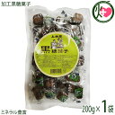 【名称】加工黒糖菓子 【内容量】200g×1袋 【賞味期限】製造日より8ヶ月（※未開封時） 【原材料】粗糖(沖縄産)、黒糖(沖縄産) 【保存方法】高温多湿、直射日光を避けて密封して冷暗所にて保存して下さい。 【お召上がり方】袋から出し、そのままお召し上がりください。【栄養成分表示】(100gあたり)エネルギー：380kcal・糖質：94.6g・水分：3.3g・カルシウム：280mg・鉄：1.2g・ナトリウム：11mg・カリウム：390mg・マグネシウム：39mg【JANコード】4515799624116 【販売者】株式会社オリーブガーデン（沖縄県国頭郡恩納村） メーカー名 上地屋 原産国名 日本 産地直送 沖縄県 商品説明 【黒糖とは】サトウキビの正式名称は甘蔗（「かんしゃ」俗には「かんしょ」）トウモロコシに似たイネ科の多年性植物で、高温多湿を好み、年間平均気温が20℃以上の土地でよく育ちます。沖縄の豊かな太陽・海・雨の亜熱帯の自然に恵まれ、ミネラルやビタミンを多く含むサトウキビは、琉球王朝時代から今日まで沖縄の農業に基幹産業としえ、沖縄の経済を深く支えてきた作物です。そのサトウキビの搾り汁をそのまま煮詰めたのものを黒糖(黒砂糖・方言でくろざーたー)と言います。精製された上白糖に比べ、カリウムや各種ミネラルを豊富に含むのが特徴です。【カラダにいいおやつ】黒糖と白糖の違いは？・・・玄米と白米の違いと同じです！沖縄のお茶受けの定番といえば黒砂糖！！手造り黒糖工房上地屋は、県内で初めてひとくちタイプの黒糖を製造、販売いたしました。後味のよい上地屋の加工黒糖は、個包装となっておりますので、食べたい分だけお召し上がりになれます。まろやかな黒糖の甘みが、お茶やコーヒー、紅茶にとてもよく合います。当店では、スタッフ全員が「黒糖ってこんなに美味しいんだ！！」と絶賛していた商品です。 安全上のお知らせ ※開封後はお早目にお召し上がりください。ネコポス便で配送予定です着日指定：×不可 ギフト：×不可 ※生産者より産地直送のため、他商品と同梱できません。※納品書・領収書は同梱できません。　領収書発行は注文履歴ページから行えます。 こちらの商品は全国送料無料です