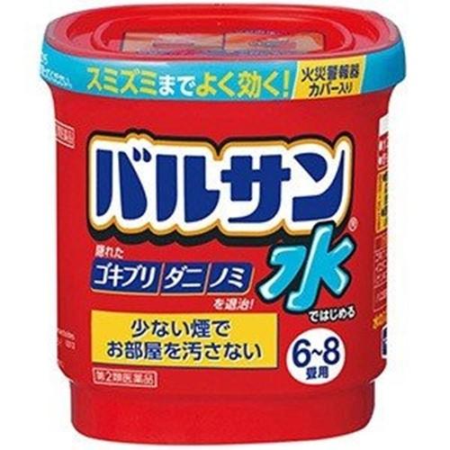 発売元、製造元、輸入元又は販売元【レック】【 商品説明 】「水ではじめるバルサン　6−8畳」は、くん煙殺虫剤です。水につけるだけの簡単始動少ない煙でスミズミまでよく効く【効能・効果】ゴキブリ、屋内塵性ダニ類、イエダニ、ノミ、トコジラミ(ナンキンムシ)、ハエ成虫、蚊成虫の駆除【用法・用量】使用量(天井までの高さ2.5mを目安として)適用害虫：ゴキブリ、屋内塵性ダニ類、イエダニ、ノミ、トコジラミ(ナンキンムシ)：ハエ成虫、蚊成虫12.5g：6〜8畳(10〜13平方メートル)に1個：12〜24畳(20〜40平方メートル)に1個25g：12〜16畳(20〜26平方メートル)に1個：24〜48畳(40〜80平方メートル)に1個【消費者相談窓口】レック株式会社 消費者サービス部03-6661-9941受付時間 平日9：00〜16：00【 リスク区分:第1類医薬品 】必ず使用上の注意をご確認、ご理解いただいた上でご購入ください。使用上、ご不明な点がある場合は医師、薬剤師または登録販売者に相談ください。【 注意事項 】★使用上の注意してはいけないこと(守らないと副作用・事故などが起こりやすくなります。)1.病人、妊婦、小児は薬剤(煙)に触れないようにしてください。2.煙を吸い込まないよう注意してください。3.煙が出始めたら部屋の外に出て、所定時間(2〜3時間)以上経過しないうちに入室しないでください。4.使用後は充分に換気をしてから中に入ってください。相談すること1.煙を吸って万一身体に異常を感じたときは、できるだけこの説明文書を持って直ちに本品がオキサジアゾール系殺虫剤とピレスロイド系殺虫剤の混合剤であることを医師に告げて、診療を受けてください。2.今までに薬や化粧品等によるアレルギー症状(発疹・発赤、かゆみ、かぶれなど)を起こしたことのある人は、使用前に医師又は薬剤師に相談してください。【 内容成分 】メトキサジアゾン：6％ペルメトリン：8％添加物として アゾジカルボンアミド、酸化亜鉛、ヒプロメロース、ソルビタン脂肪酸エステル、香料、その他1成分広告文責：株式会社バイタルネット　電話番号：022-343-7011