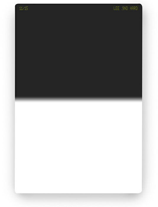 ND部から透明部へのグラデーションを極めて正確に、1枚1枚手作業で作られたハーフNDフィルター。 イギリスのフィルターブランド「LEE Filters」のハーフNDは、ND部から透明部へのグラデーションを極めて正確に、1枚1枚手作業で作られています。 この技術により、ハーフNDのグラデーションのバリエーションを増やすことができました。 従来のグラデーションタイプは境目がはっきりとした「ハード」と、緩やかな「ソフト」の2タイプのみでしたが、ハードよりも境目が急な「ベリーハード」、ハードとソフトの中間の緩やかさの「ミディアム」が加わって4種となり、 また濃度も、従来の「0.3（1絞り分減光）」「0.6（2絞り分減光）」「0.9（3絞り分減光）」の3種から、新たに「0.45（1.5絞り分減光）」「0.75（2.5絞り分減光）」「1.2（4絞り分減光）」が加わって6種となりました。 これにより、グラデーションタイプ4種 × 濃度6種の、全24種からお選びいただくことができます。 ■このページの商品は「ハード 0.9ND 【3絞り分減光】」です。 ND部から透明部へのグラデーションの境目がはっきりしたハーフNDフィルターです。空と陸の明暗バランスを整えます。 空と陸の境目がはっきりと分かれている風景に最適です。 &nbsp; 【使用例】 フィルター未使用 ハーフND ハード 使用 &nbsp; 【ハーフND ハードセット】 ※ハードの0.3ND、0.6ND、0.9NDの3枚のセット販売もございます。 &nbsp; 【100×150mm角 ハーフNDフィルター ラインナップ】 ◆ベリーハード 0.3ND 0.45ND 0.6ND 0.75ND 0.9ND 1.2ND &nbsp; ◆ハード 0.3ND 0.45ND 0.6ND 0.75ND 0.9ND 1.2ND &nbsp; ◆ミディアム 0.3ND 0.45ND 0.6ND 0.75ND 0.9ND 1.2ND &nbsp; ◆ソフト 0.3ND 0.45ND 0.6ND 0.75ND 0.9ND 1.2ND &nbsp; 【ご注意】 LEE製品は、在庫が無い場合には海外からのお取り寄せとなりますので、 入荷に3ヵ月以上かかる場合がございます。 その場合、納期につきましては、こちらからご連絡させていただくかたちになりますのでご了承ください。 ●LEEフィルターシステムにPLを使用する場合、ケンコー製100mm x 100m角のPLまたは、LEEフロントホルダーリングを使用して105mm径のPLフィルターをご使用ください。 ◆PL 100×100mm角フレーム入り ◆サーキュラーPL　100×100mm角フレーム入り &nbsp; ※LEEフード(B-2・W-2)には使用できません。 ※ケンコー製100mm角フレーム入りPLフィルターは厚みがあるため、広角レンズには不向きです。