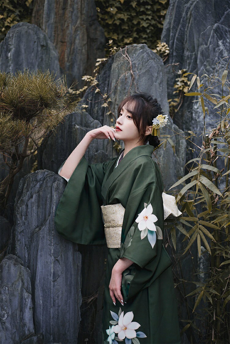 商品詳細 商品内容 浴衣単品orセット 素材 ポリエステル カラー 写真通り サイズ ★S　着丈：130cm　バスト110cm　推薦身長155-165cm ★M　着丈：140cm　バスト110cm　推薦身長165cm以上 ★半幅帯　縦：18cm約　横：120cm約 ※サイズは平置きの状態で計測しています。 ※測る箇所により、若干の誤差が生じる場合もございます。ご了承下さいませ。 関連商品 注意 ●製造工程上どうしても細かな傷、ほつれ等が入って しまう場合がございます。商品不良ではございません ので予めご了承くださいませ。 ●スタッフによる実測採寸ですので、多少の誤差が 生じる場合があります。 ●実際商品と同じ色合いに画像修正をしており ますが、環境やモニターの違いにより多少の色 の違いが出ることがあります。 キーワード検索 デート 花火大会 花火 夏祭り 夏 お祭り 祭り お祭 祭 イベント 文化祭 学校 学祭 食事会 着付け お出かけ 日常 普段着 作り帯 浴衣 帯 　