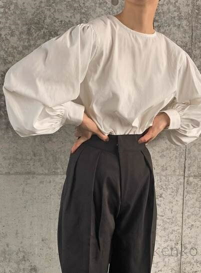 【送料無料】レディース シャツ ブラウス 白シャツ 白トップス 秋 普通丈トップス 長袖 二の腕カバー ボリューム袖 パフスリーブ ラウンドネック