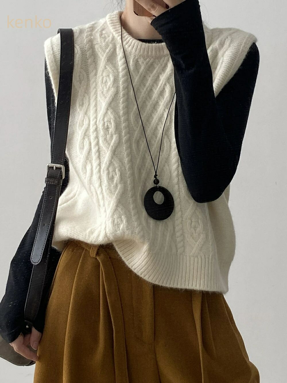 ベスト レディース ニット ベスト レディース 秋 冬 春 ケーブル編み ニットベスト 秋冬 春秋 ニット トップス 可愛い おしゃれ ノースリーブ 柔らかい シンプル カジュアル 通勤 通学 仕事 重ね着 定番 グレー 黒 ブラック 20代 30代 40代 50代 黒 グレー