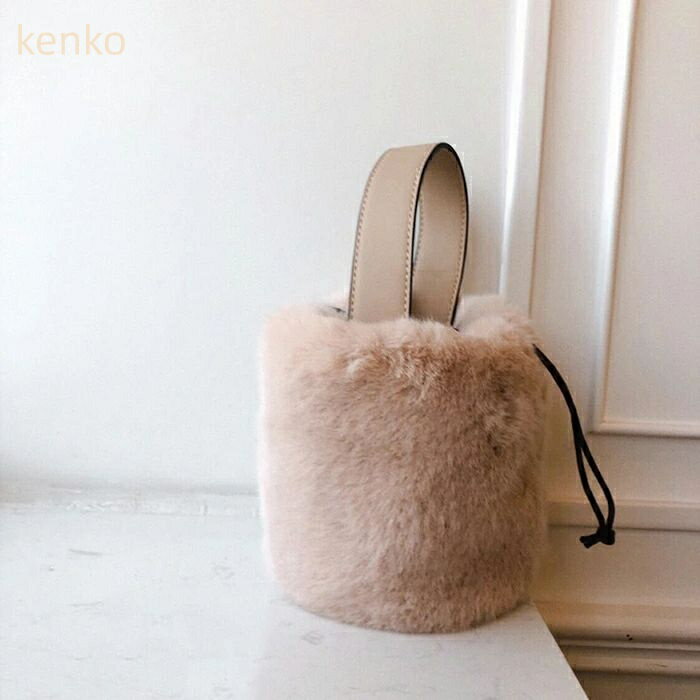 秋冬 軽量 女性 大人 斜めがけ ふわふわ もこもこ おしゃれ 可愛い 無地 シンプル ハンド 手提げ エコファー ファー 鞄