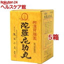 お店TOP＞医薬品＞胃腸薬＞胃弱(健胃・漢方主製剤)＞胃弱の胃腸薬 丸剤・粒＞陀羅尼助丸 (3200粒*5箱セット)お一人様1セットまで。医薬品に関する注意文言【医薬品の使用期限】使用期限120日以上の商品を販売しております商品区分：第三類医薬品【陀羅尼助丸の商品詳細】●キハダのコルク層を除いた樹皮から抽出した水性軟エキスである、オウバクをはじめ、ガジュツ、ゲンノショウコを配合した粒タイプの胃腸薬です。●食欲不振、胃部・腹部膨満感、消化不良などに優れた効き目があります。●医薬品。【効能 効果】食欲不振(食欲減退)、胃部、腹部膨満感、消化不良、胃弱、食べ過ぎ(過食)、飲み過ぎ(過飲)、胸やけ、もたれ(胃もたれ)、胸つかえ、はきけ(むかつき、胃のむかつき、二日酔い・悪酔のむかつき、嘔気、悪心)、嘔吐、整腸(便通を整える)、軟便、便秘【用法 用量】1日3回、食前または食間に服用する(食間とは食後2-3時間後)年齢：1回量大人(15才以上)：30粒11才以上15才未満：20粒8才以上11才未満：15粒5才以上8才未満：10粒5才未満の幼児：服用させない(用法・用量に関する注意)(1)用法・用量を厳守すること。(2)小児に服用させる場合には、保護者の指導監督のもとに服用させること。(3)5才以上であっても幼児に服用させる場合には、薬剤がのどにつかえることのないように、よく注意すること【成分】本品1日量(90丸)中オウバクエキス：1000mg(原生薬として3000mg)、ガジュツ末：500mg、ゲンノショウコ末：1500mg添加物：寒梅粉、デヒドロ酢酸ナトリウム、薬用炭、カルナウバロウ【注意事項】★相談すること1.医師の治療を受けている人は、服用前に医師、薬剤師又は登録販売者に相談して下さい。2.1ヵ月位服用しても、症状の改善が見られない場合には、服用を中止して医師、薬剤師又は登録販売者に相談して下さい。★保管および取扱い上の注意(1)小児の手の届かない所に保管すること。(2)直射日光をさけ、なるべく湿気の少ない涼しい場所に保管すること。(3)誤用をさけ品質を保持するために、他の容器に入れかえないこと。【医薬品販売について】1.医薬品については、ギフトのご注文はお受けできません。2.医薬品の同一商品のご注文は、数量制限をさせていただいております。ご注文いただいた数量が、当社規定の制限を越えた場合には、薬剤師、登録販売者からご使用状況確認の連絡をさせていただきます。予めご了承ください。3.効能・効果、成分内容等をご確認いただくようお願いします。4.ご使用にあたっては、用法・用量を必ず、ご確認ください。5.医薬品のご使用については、商品の箱に記載または箱の中に添付されている「使用上の注意」を必ずお読みください。6.アレルギー体質の方、妊娠中の方等は、かかりつけの医師にご相談の上、ご購入ください。7.医薬品の使用等に関するお問い合わせは、当社薬剤師がお受けいたします。TEL：050-5577-5042email：kenkocom_4@shop.rakuten.co.jp【原産国】日本【ブランド】銭谷小角堂【発売元、製造元、輸入元又は販売元】銭谷小角堂※説明文は単品の内容です。リニューアルに伴い、パッケージ・内容等予告なく変更する場合がございます。予めご了承ください。・単品JAN：4944597032005広告文責：楽天グループ株式会社電話：050-5577-5042・・・・・・・・・・・・・・[胃腸薬/ブランド：銭谷小角堂/]