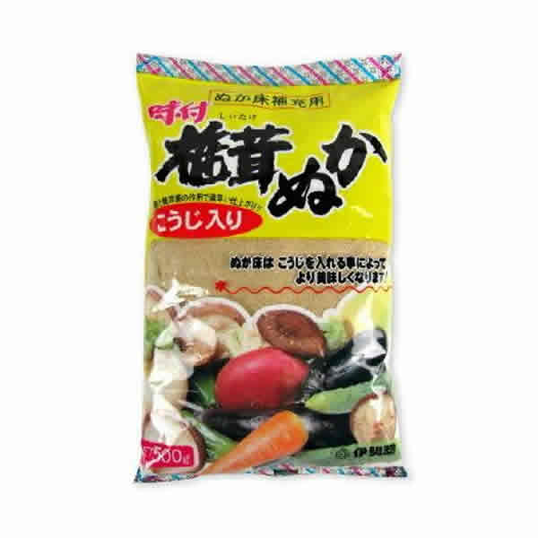 名称 いりぬか 内容量 500g 原材料名 米ぬか（国産）、食塩、貝粉、米こうじ、椎茸粉 栄養成分表示 （100g当たり） エネルギー：351kcal、たんぱく質：13.3g、脂質：16.4g、炭水化物：37.6g、食塩相当量：9.4g 保存方法 直射日光や高温多湿を避けて保管してください 原産国 日本 商品区分 乾物 製造元 株式会社 伊勢惣 0120-22-4130 検索用文言 伊勢惣 味付椎茸ぬか 500g x1個 広告文責 株式会社ケンコーエクスプレス TEL:03-6411-5513補充用に適した配合のいりぬかです ●補充用に適した配合のいりぬかです。 ●米こうじと椎茸粉はぬか床の発酵熟成を促します。 ●補充用だけでなく、水を入れて熟成させることでぬか床も作ることができます。