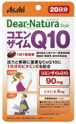 原材料 オリーブ油、コエンザイムQ10、ビタミンE含有植物油、酵母エキス、ゼラチン、グリセリン、ミツロウ、乳化剤 栄養成分 (1日1粒(460mg)当たり) エネルギー・・・3.26kcaL たんぱく質・・・0.12g 脂質・・・0.3g 炭水化物・・・0.02g ナトリウム・・・0.55mg ビタミンE・・・8.0mg(100％) コエンザイムQ10・・・90mg ※()内の数値は栄養素等表示基準値に占める割合です。 召し上がり方 1日1粒を目安に、水またはお湯とともにお召し上がりください。 製造元 アサヒフードアンドヘルスケア株式会社 検索用文言 ディアナチュラスタイル コエンザイムQ10 20粒 広告文責 株式会社ケンコーエクスプレス TEL:03-6411-5513 高さ：160（mm）　幅：95（mm）　奥行：12（mm）　重量：11（g）アサヒフードアンドヘルスケア/無添加/無香料/無着色/ビタミンE(Asahi) ●CoQ10 90mgを簡単補給 ●無香料・無着色 保存料無添加 ●ビタミンEは、抗酸化作用により、体内の脂質を酸化から守り、細胞の健康維持を助ける栄養素です。