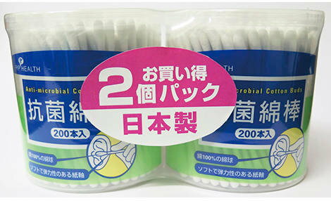 商品名 抗菌綿棒 内容量 200本×2パック 使用方法 綿球の先端から1.5cm位の所を持って使用してください。 材質 脱脂綿、軸:紙、抗菌剤:キトサン(綿表面) 商品サイズ (幅×奥行×高さ) 81×81×162mm 保管のしかた 直射日光をさけ、清潔な場所に保管する。 商品詳細 ソフトで弾力性のある紙軸とコットン100％の綿球を使用。 抗菌仕上げ。 注意 ・耳または鼻の奥まで入れすぎないでください。思わぬケガをする恐れがあります。・お子様だけでの使用はさせないでください。・お子様の手の届かない所に保管してください。・使用中に異常を感じた時は、使用を中止し、医師に相談してください。 発売元 ピップ株式会社 広告文責 刈谷みさき薬局 TEL 0566-22-2491 区分 日本製、綿棒