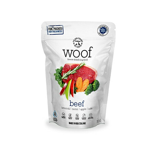 【特長】●WOOFワフはニュージーランド産「生」のフリーズドライ製法で作られたドッグフードです。ワンちゃんも長寿の秘訣はしっかりごはん！●愛犬の健康を第一に考え、ニュージーランドの大自然で育った新鮮な食材を調理したフリーズドライドッグフード。●素材の「生」を大切に！安心のフリーズドライ製法で作っています。●3倍量の水または37度以下のぬるま湯でふやかして与えるとおいしさ満点。フリーズドライドッグフードなので、お湯で戻すとまるで手作りフードように子犬からシニア期のワンちゃんまで与えやすい食事を作ることが出来ます。高たん白質・低脂肪のグラスフェッドビーフを主原料に、各種効果を期待できるマヌカハニー、チアシード、バージンココナッツオイル、ホキ肝油、緑イ貝、ケルプを配合しています。【原材料】ビーフ、ビーフハート、ビーフトライプ、ビーフレバー、ビーフキドニー、牛骨、ブロッコリー、ニンジン、リンゴ、ケール、ケルプ、NZ 緑イ貝、蜂蜜、ローズマリー、ココナッツオイル、ホキ油、塩、塩化コリン、亜鉛アミノ酸複合体、鉄アミノ酸複合体、ビタミン E、銅アミノ酸複合体、マンガンアミノ酸複合体、ビタミン B2、ビタミン B1、ビタミン D3【栄養成分】たん白質32％以上、脂質38％以上、粗繊維4％以下、水分5％以下、オメガ3脂肪酸0.5％以上、リン1％、カルシウム1.2％エネルギー:520kcal(100gあたり)【原産国】ニュージーランド【1日あたりの給与量】●主食として与える場合は、3倍量の水またはぬるま湯でふやかして与えてください。●そのまま与えることも出来ますが、充分な水分を含んでいないため、新鮮な水をいつでも飲めるように準備しておいてください。【保存及び取扱いの注意】・直射日光・高温多湿を避け、涼しく乾燥した場所で保管してください。・開封後は袋のチャックをしっかり閉め、できるだけ早めにご使用ください。・湿気を吸収しやすいため、開封後は密閉容器での保管をおすすめします。・本製品はフリーズドライ製法のため、湿気により品質や風味が損なわれる場合があります。・水やぬるま湯で戻して与える場合は、作り置きせずその都度与えてください。・開封後は長期間の保存を避け、品質に異常が見られた場合は使用をお控えください。・乳幼児やペット