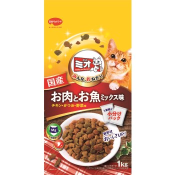 ・日本で暮らす愛猫の健康を考えた、優れた栄養バランス。・チキンとかつおと野菜の旨みたっぷり粒をミックス。みんながおねだりしたくなる、とまらないおいしさ!・カリッと歯磨き粒をプラス。噛んで歯垢を除去し、歯の健康と口臭のケア。・猫下部尿路の健康維持に配慮した、低マグネシウム設計。(マグネシウム含有量0.11％：標準値)・新鮮小分けパック。・総合栄養食。【原材料】穀類(トウモロコシ、コーングルテンミール、小麦粉、パン粉)、肉類(チキンミール、牛肉粉、豚肉粉、ササミパウダー)、動物性油脂、魚介類(フィッシュパウダー、カツオ粉末、マグロ節粉、小魚粉末)、脱脂大豆、オリゴ糖、野菜類(トマト、ニンジン、ホウレンソウ)、クランベリーパウダー、ミネラル類(カルシウム、リン、カリウム、ナトリウム、クロライド、鉄、銅、マンガン、亜鉛、ヨウ素、コバルト)、アミノ酸類(タウリン、メチオニン、リジン)、ビタミン類(A、B1、B2、B6、B12、D、E、K、ニコチン酸、パントテン酸、ビオチン、葉酸、コリン、アスコルビン酸カルシウム)、着色料(食用赤色102号、食用黄色4号、食用黄色5号、食用青色1号)、酸化防止剤(ミックストコフェロール、ローズマリー抽出物、ハーブ抽出物)、グルコサミン、コンドロイチン【保証成分】たんぱく質27.0％以上、脂質8.5％以上、粗繊維3.0％以下、灰分9.0％以下、水分10.0％以下、カルシウム0.9％以上、リン0.7％以上、リノール酸0.9％、マグネシウム標準値0.11％【エネルギー】350kcal/100g【賞味期限】18ヶ月【原産国または製造地】日本***************お取り寄せ商品のため、入荷後の発送となります。●ご注文日時により2～7日後の発送となります。●メーカー欠品の場合は別途メールにてご連絡させていただく場合がございます。***************