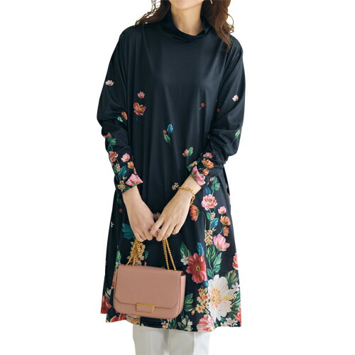 パネルプリント 花柄 カットソーチュニック ブラック チュニック ハイネック 長袖 ロング 花柄 レディース 婦人服 ミセス シニア 女性 大人 黒 華やか 上品 おでかけ 体型カバー シニアファッション 40代 50代 60代 70代 80代 90代 母の日 お母さん 秋冬　pos　nss　p27632