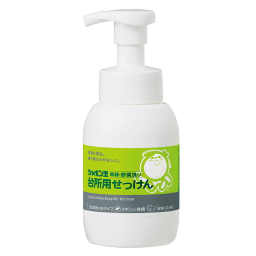 ■商品名：シャボン玉台所用せっけん泡タイプボトル（本体） ■内容量：300ml ■メーカー：シャボン玉石けん ■成分：純石けん分（23%脂肪酸カリウム、脂肪酸ナトリウム） ■商品説明： シャボン玉台所用せっけんが泡タイプになって新登場！ 最初から“泡”だから液だれしにくく、無駄なく使えて油汚れもスッキリ。 プッシュすればすぐ泡なので、ちょっとした食器の「ちょこっと洗い」にもおすすめ。 もちろん、香料、着色料、酸化防止剤、合成界面活性剤を使用していない無添加石けん。 食器へのニオイ移りも気にせず使っていただけます。 昔ながらの釜炊き製法「ケン化法」で作るので、出てくる泡には天然の保湿成分が含まれています。 食器や油汚れスッキリ、手肌はお皿洗い後もしっとりで、手肌が敏感な方にもおすすめです。