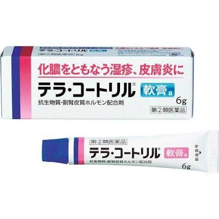 商品概要 商品説明 「テラ・コートリル軟膏a 6g」は、化膿をともなう湿疹、皮膚炎に効く化膿性皮膚疾患用薬です。 優れた抗炎症作用を示すヒドロコルチゾン(副腎皮質ステロイド)とグラム陽性菌及び陰性菌などに広い抗菌力を示すオキシテトラサイクリン塩酸塩を配合しています。医薬品。 ご使用方法 1日1-数回、適量を患部に塗布するかガーゼなどにのばして貼付してください。 「用法・用量に関連する注意」 (1)用法・用量を厳守してください。 (2)小児に使用させる場合には、保護者の指導監督のもとに使用させてください。 (3)目に入らないよう注意してください。万一、目に入った場合には、すぐに水又はぬるま湯で洗ってください。なお、症状が重い場合には、眼科医の診療を受けてください。 (4)外用にのみ使用してください。 (5)この医薬品を塗布後、患部をラップフィルム等の通気性の悪いものでおおわないでください。 成分 テラ・コートリル軟膏aは淡黄-黄色の軟膏で1g中の成分・分量は次のとおりです。 成分 分量 オキシテトラサイクリン塩酸塩 30mg (力価) ヒドロコルチゾン 10mg 添加物として白色ワセリン、流動パラフィンを含有します。 注意事項 ●してはいけないこと (守らないと現在の症状が悪化したり、副作用が起こりやすくなります) 1.次の人は使用しないでください。 (1)本剤又は本剤の成分によりアレルギー症状を起こしたことがある人。 (2)抗生物質または副腎皮質ホルモンによりアレルギー症状を起こしたことがある人。 2.次の部位には使用しないでください。 (1)水痘(水ぼうそう)、みずむし・たむし等のある患部。 (2)湿潤やただれのひどい患部。 (3)深い傷やひどいやけどの患部。 (4)目や目の周囲。 3.顔面には、広範囲に使用しないでください。 4.化粧用やひげそり後用として使用しないでください。 5.長期連用しないでください。 ●相談すること 1.次の人は使用前に医師、薬剤師又は登録販売者に相談してください。 (1)医師の治療を受けている人。 (2)妊婦又は妊娠していると思われる人。 (3)授乳中の人。 (4)薬などによりアレルギー症状を起こしたことがある人。 (5)患部が広範囲の人。 (6)小児 2.使用後、次の症状があらわれた場合は副作用の可能性があるので、直ちに使用を中止し、この文書を持って医師、薬剤師又は登録販売者に相談してください。 区分 指定2類医薬品 原産国 日本 製造元 株式会社陽進堂 富山県富山市婦中町萩島3697番地8号 お問い合わせ先 ジョンソン・エンド・ジョンソン株式会社 お客様相談室 電話番号・・・0120-834389 電話受付時間・・・9：00～17：00（土、日、祝日を除く） 広告文責 株式会社くすりのマルト 電話番号：0246-65-1518 その他 ※パッケージ・デザイン等は、予告なしに変更される場合がありますので、予めご了承ください。 ※お届け地域によっては、表記されている日数よりもお届けにお時間を頂く場合がございます。