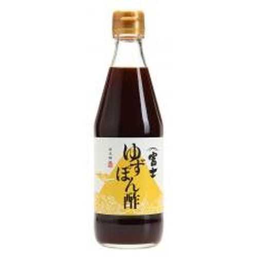 ■商品名：富士ゆずぽん酢 ■内容量：360ml ■原材料：醤油（大豆、小麦を含む）、ゆず果汁、かぼす果汁、米酢、砂糖（粗糖）、鰹節、昆布 ■メーカー：飯尾醸造 ■商品重量：630g ■商品サイズ：210mm × 65mm × 65mm ■開封前賞味期限:製造日よリ8ヶ月 開封後：要冷蔵 ■商品詳細： 鍋物にどうぞ。好みに応じてストレートで、またはだしでわってお使い下さい。 そのまま焼肉・焼魚に。 鰹のタタキ、白身魚の蒸物、白菜やほうれん草・小松菜のおひたし、シメジや椎茸のあえ物にどうぞ。 ＞お届けについてや、日数の目安はこちら