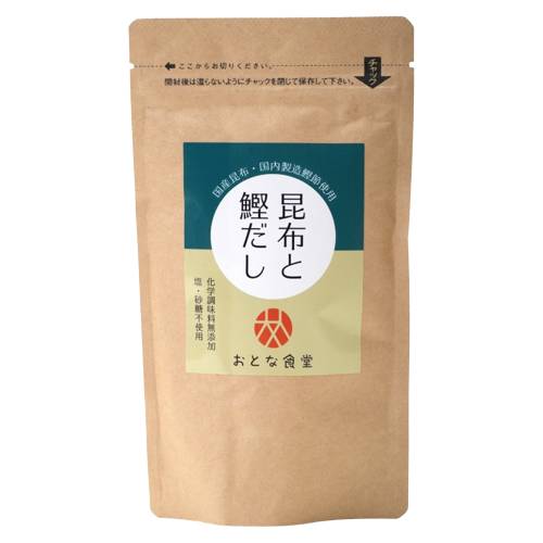 ■商品名：昆布と鰹だしパック■内容量：40g（5g×8袋）■賞味期限：製造日より240日■メーカー：おとな食堂■原材料：昆布（北海道）、かつおぶし削りぶし（かつお（九州））■商品詳細：北海道産の昆布と九州産の鰹を特殊製法で抽出効率を向上させました。熱湯に5分入れるだけで誰でも簡単に本格的な「濃厚だし」を取ることができます。調味料無添加で、昆布と鰹本来の旨味が味わえます。だしとして使用後はティーパックを切って中身を取り出し、具材としても食べることができます。