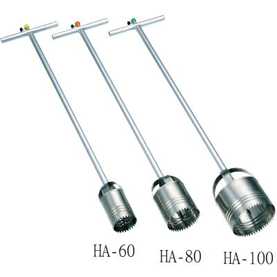 MKK　マルチ穴あけ器ロングΦ100　HAB-100【材質】本体：ステンレス、ツマミ：ABS●野菜苗・花苗・球根植え時の穴掘り作業に。立ったまま作業できるロングサイズ。●ツマミが外せるのでマルチビニールが簡単に取れる。●マルチ（キャッチ）機能が付いているので土とマルチの分別ができる。