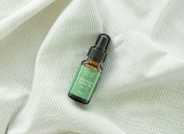 山澤清 ハーバル美容オイル スペシャル 20ml　オーガニック 自家製ハーブエキスを17種類配合 ブレンドした贅沢なオイル マッサージオイル 年齢肌が気になり始めた方へ 低刺激 無香料 無添加 有機栽培 無農薬栽培 スキンケア 乾燥 保湿 送料無料 kentoku-10001117 健康生活をサポートするケントク サンプル画像2