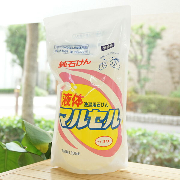 動植物油脂のオレイン酸とヤシ油を原料にした固形石鹸をそのまま液体にしました。 お肌の弱い方・赤ちゃんからお年寄りの方まで安心してお使いいただけます。 合成界面活性剤・エデト酸塩・蛍光増白剤・防腐剤など使用しておりません。 【原料名】純石けん分（32％脂肪酸ナトリウム・脂肪酸カリウム） 【内容量】1000ml