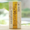 ■徳島産鳴門金時を使用した練りようかん ■滑らかな口当たり ■食べ切りサイズ 【原料名】麦芽米飴（国産）、さつまいもペースト（徳島産）、寒天（南米・地中海・東アジア産）、食塩（石垣の塩） 【内容量】1本(約58g) 【取扱説明】ひとくちようかんシリーズに芋ようかんが仲間入りです。口に入れると広がるさつまいもの風味と、すっきりとした甘さがおいしいです。小豆ようかんと併せてお試しください。