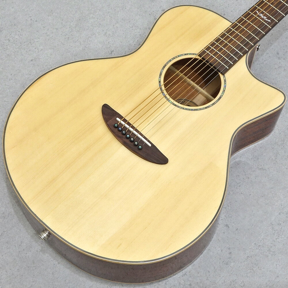 トピックスショッピングクレジット分割48回払いまで金利手数料0%！期間限定 2025年11月30日まで30,000円（税込）以上のお買い物が対象となります。本キャンペーンはクレジットカードでのお支払いは対象外となります。詳しくはお問い合わせください。アイテム説明■ELK ちょっとお得なプレゼントフェア！今なら、対象のELK製品をご購入の方に「あるとうれしいアクセサリー」をプレゼント！【対象製品とプレゼント】＜AO-6、Delgut、Delsteel、ELK-45、GRAND、STEEL、GUT 各種＞ポリッシュ、折りたたみスタンド、ELKクロス、ELKピック全7種※画像はイメージです。実際のプレゼント品とは異なる場合がございます。ありそうでなかった7弦アコースティックギター、「Steel-7」。追加された7弦＝LOW"B"により、6弦では表現できなかった深い低音を実現。新たな可能性に挑むギタリストに最適な1本です。シトカスプルーストップ、マホガニーサイド・バックのオーソドックスな組み合わせを採用。サイド・バック材のマホガニーは温かみのある音色が特徴で、豊かな中低音が魅力です。シトカスプルースとのコンビネーションから生み出される音色はアコースティックギターの王道であり、7弦＝LOW"B"という低音も埋もれる事なくしっかりとアウトプットします。ナット幅に48mmを採用したことにより、フィンガリングの違和感を最小限に抑えスムーズな演奏が可能。ボディシェイプや木材の組み合わせにより、ピッキングニュアンスをストレートにアウトプットします。各弦のバランスも非常に良好で、ソロギタープレイヤーにもおすすめできる仕様となっています。本機には、チューナー内蔵型アコースティックギター用ピックアップシステム「Fishman PSY-201」を搭載。ボリューム、ベース、ミドル、トレブルの3バンドEQ、フェーズスイッチ、LEDディスプレイ付きチューナー、バッテリー消耗表示も確認でき、実用的で必要十分な機能が備わっています。9Vバッテリーの交換も簡単で、小型ながらも操作性に優れた設計は、プリアンプブランドを牽引し続けるFishmanならではです。近年、感性豊かなプレイヤーたちの間で使用者が増えており、これからのミュージックシーンで注目すべき存在である7弦アコースティックギター。その魅力をぜひご体感ください。~スペック~■Body Top : Solid Sitka Spruce■Body Side : Laminated Mahogany■Body Back : Laminated Mahogany■Neck : Mahogany■Scale : 648mm■Nut Width : 48mm■Fingerboard : Rosewood■Preamp : Fishman PSY-201※画像はイメージとなります。商品の特性上、杢目や色味は個体差がございます。納期について売却時は迅速に商品情報の削除を心掛けておりますが、ショッピングページの更新までにタイムラグが生じ、ご注文のタイミングによっては商品のご用意ができない場合がございます。あらかじめご了承くださいますようお願い申し上げます。最強配送対象商品以外、納期のご確認はご注文前に「商品についての問合わせ」よりお問い合わせください。