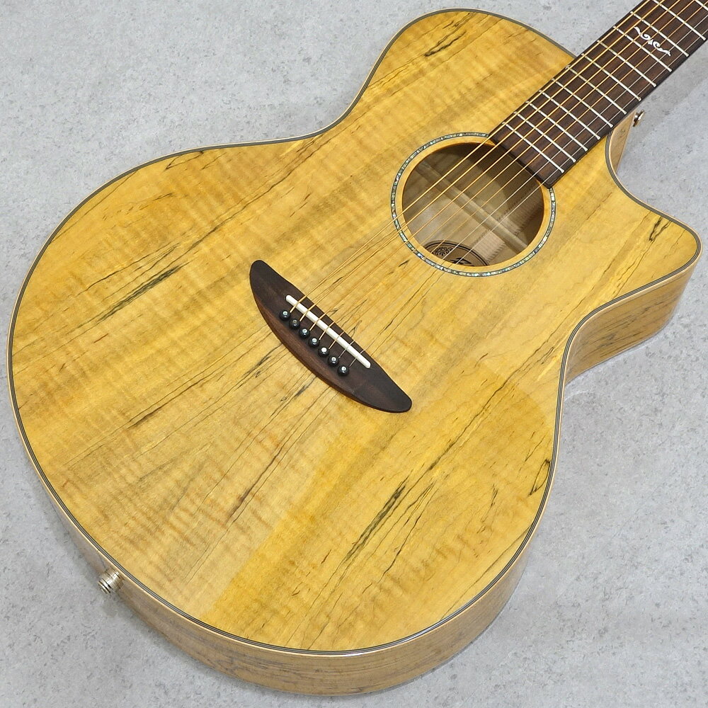 トピックスショッピングクレジット分割48回払いまで金利手数料0%！期間限定 2025年11月30日まで30,000円（税込）以上のお買い物が対象となります。本キャンペーンはクレジットカードでのお支払いは対象外となります。詳しくはお問い合わせください。アイテム説明■ELK ちょっとお得なプレゼントフェア！今なら、対象のELK製品をご購入の方に「あるとうれしいアクセサリー」をプレゼント！【対象製品とプレゼント】＜AO-6、Delgut、Delsteel、ELK-45、GRAND、STEEL、GUT 各種＞ポリッシュ、折りたたみスタンド、ELKクロス、ELKピック全7種※画像はイメージです。実際のプレゼント品とは異なる場合がございます。ありそうでなかった7弦アコースティックギター、「Steel-7」。追加された7弦＝LOW"B"により、6弦では表現できなかった深い低音を実現。新たな可能性に挑むギタリストに最適な1本です。特徴的な外観を持つスポルテッドメイプルボディは、クリアで明るいシャープな高音と、バランスの取れた中低音が魅力。プレイヤビリティを考慮したサテン仕上げのマホガニーネックとの組み合わせにより、力強さと繊細さが同居したサウンドを奏でます。ナット幅に48mmを採用したことにより、フィンガリングの違和感を最小限に抑えスムーズな演奏が可能。ボディシェイプや木材の組み合わせにより、ピッキングニュアンスをストレートにアウトプットします。各弦のバランスも非常に良好で、ソロギタープレイヤーにもおすすめできる仕様となっています。本機には、チューナー内蔵型アコースティックギター用ピックアップシステム「Fishman PSY-201」を搭載。ボリューム、ベース、ミドル、トレブルの3バンドEQ、フェーズスイッチ、LEDディスプレイ付きチューナー、バッテリー消耗表示も確認でき、実用的で必要十分な機能が備わっています。9Vバッテリーの交換も簡単で、小型ながらも操作性に優れた設計は、プリアンプブランドを牽引し続けるFishmanならではです。近年、感性豊かなプレイヤーたちの間で使用者が増えており、これからのミュージックシーンで注目すべき存在である7弦アコースティックギター。その魅力をぜひご体感ください。~スペック~■Body Top : Laminated Spalted Maple■Body Side : Laminated Spalted Maple■Body Back : Laminated Spalted Maple■Neck : Mahogany■Scale : 648mm■Nut Width : 48mm■Fingerboard : Rosewood■Preamp : Fishman PSY-201※画像はイメージとなります。商品の特性上、杢目や色味は個体差がございます。納期について売却時は迅速に商品情報の削除を心掛けておりますが、ショッピングページの更新までにタイムラグが生じ、ご注文のタイミングによっては商品のご用意ができない場合がございます。あらかじめご了承くださいますようお願い申し上げます。最強配送対象商品以外、納期のご確認はご注文前に「商品についての問合わせ」よりお問い合わせください。