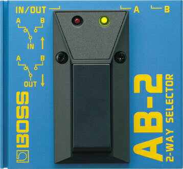 ■BOSS/AB-2 AB-2は、2IN/1OUT、1IN/2OUTのどちらでも使用できるABセレクターです。A/B端子に2本のギターを接続すれば、ギターを持ち替えた際にフット操作で入力切り替え可能。また、A/B端子にそれぞれギター・アンプを接続すれば、リード用とクリーン用など、2台のアンプを使い分けることができます。さらに、ギター→ギター・アンプ間にチューナーをスルー接続したくない場合には、ギター・アンプとチューナーを接続して出力切り替えも可能。チューナー出力時にはギター・アンプ出力をオフにできるので、ステージ上でのチューニングに便利です。AB-2は、インジケーター装備で、現在の入力／出力切り替え状態を一目で確認することができます。 【スペック】 ●規定入力レベル：-20dBu　●規定出力レベル：-20dBu　●コントロール：ペダル　●インジケーター：A（赤）、B（黄）　●接続端子：Aジャック、Bジャック、IN/OUTジャック　●消費電流：5mA以下　※連続使用時の電池寿命 マンガン電池：100時間以上　●電源：単4乾電池×2　●外形寸法：96(W)×90(D)×43(H)mm　●質量：240g ※ボス/エフェクター