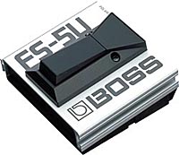 ■BOSS/FS-5U FS-5Uは、リズム・マシンやシーケンサーのスタート／ストップ・コントロールなど幅広い用途に対応するフット・スイッチです。アンラッチ・タイプのため、ペダルを踏み込んでいる間だけオンになります。また、ポラリティ・スイッチを装備しているため、極性が異なる機器にも接続・使用可能。ギター・アンプやエフェクターなどとの接続には、通常のギター用接続ケーブルを使用するため、セッティング状態に応じて好みの長さのケーブルが使用できます。 ●主な接続機器 AD-5→内蔵エフェクトのオン／オフ切り替え BR-532, BR-1180/1180CD→レコーダーのパンチ・イン／アウトをコントロール CUBE-15/30→アンプのチャンネル切り替え DR-670/JS-5→パターン、ソングのスタート／ストップ 【スペック】 ●接続端子：標準ジャック　●外形寸法：96(W)×90(D)×43(H)mm　●質量：230g ※接続する機種の説明書で、ご利用できるか必ずご確認ください。指定がない場合は使用できない場合もございます。ご了承ください。 ※ボス/エフェクター