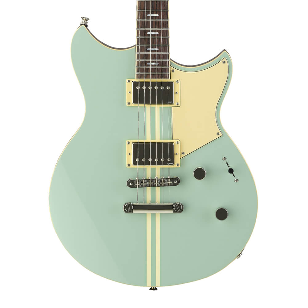 トピックスショッピングクレジット分割48回払いまで金利手数料0%！期間限定 2025年11月30日まで30,000円（税込）以上のお買い物が対象となります。本キャンペーンはクレジットカードでのお支払いは対象外となります。詳しくはお問い合わせください。アイテム説明RSS20は、カフェレーサーをイメージした6種類のカラーをラインアップ。チェンバー構造のボディ、カーボンファイバー挿入のネック、5ポジションセレクター、フォーカススイッチを搭載し、実用性の高い多彩なサウンドバリエーションを実現。■「アコースティック・デザイン」をもとにしたチェンバー加工ヤマハの音響解析プロセス「アコースティック・デザイン」をもとにチェンバー加工を施し、豊かな鳴りとボディの軽量化を実現しました。さらにネックにカーボン材を挿入することで剛性・音鳴りを向上しています。■5ポジションセレクターセレクターのポジション2と4では、通常の3シングルコイルギターのハーフトーンのようなサウンドを、音量を落とすことなく得ることができます。■フォーカススイッチトーンノブのプッシュプルはヤマハオリジナルの“フォーカススイッチ”となっています。ピックアップの巻き数を増やしたような効果があり、中低域を強調したアグレッシブな音色変化が可能です。■選べるピックアップハムバッカー搭載のRSS20とRSS20L、P-90タイプのシングルコイルを搭載したRSS02Tをラインアップ。どちらもヤマハ独自開発のピックアップで、アルニコVマグネットによるパワフルな音色が特徴です。＜主な特徴＞・カフェレーサーにインスパイアされた5つのカラーフィニッシュ・チェンバー加工が施されたメイプル＆マホガニーボディ・カーボンファイバー挿入の3ピースマホガニーネック・ヤマハ独自開発のハムバッカーVH5搭載・5ポジションセレクター・フォーカススイッチ（トーンノブ Push/Pull）・ギグバッグ付属スペック■メーカー在庫依存商品本製品は「メーカー在庫依存商品」となります。メーカー在庫ありの場合、ご注文から1～3日で発送可能です。詳しい納期はお問い合わせください。※画像はイメージとなります。商品の特性上、杢目や色味は個体差がございます。■ボディトップ : メイプル■ボディバック : チェンバードマホガニー■ネック : 3ピースマホガニー,カーボンファイバー■ボディ/ネック構造 : セットネック■ネックフィニッシュ : サテンポリウレタン■指板 : ローズウッド■指板アール : 304.8mmR■ナット素材/幅 : PPS/41.9mm■フレット数/サイズ : 22/ステンレスジャンボ■ブリッジ : チューン O マチック / ストップテールピース■弦間ピッチ : 10.5mm■弦 : Elixir Nanoweb Light / 0.010-0.046■スケール : 628.6mm■ピックアップ : VH5n : ハムバッカー / アルニコ V , VH5b : ハムバッカー / アルニコ V■ピックアップスイッチ : 5-ポジションスイッチ■コントロール : マスターボリューム,マスタートーン（プッシュ-プル「フォーカススイッチ」）■ペグ : ダイキャスト■ケース : ギグバッグ納期について売却時は迅速に商品情報の削除を心掛けておりますが、ショッピングページの更新までにタイムラグが生じ、ご注文のタイミングによっては商品のご用意ができない場合がございます。あらかじめご了承くださいますようお願い申し上げます。最強配送対象商品以外、納期のご確認はご注文前に「商品についての問合わせ」よりお問い合わせください。