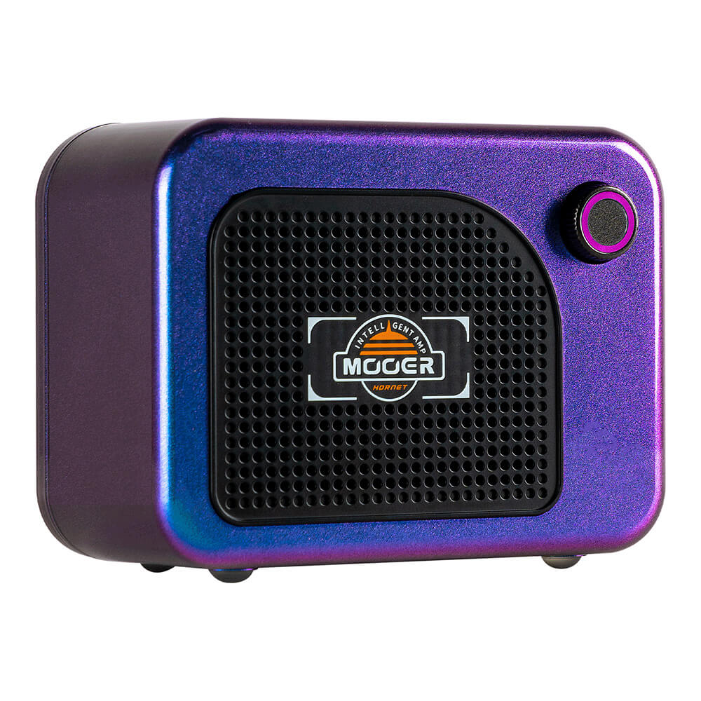 トピックスショッピングクレジット分割48回払いまで金利手数料0%！期間限定 2026年2月28日まで30,000円（税込）以上のお買い物が対象となります。本キャンペーンはクレジットカードでのお支払いは対象外となります。詳しくはお問い合わせください。アイテム説明Mooer Hornet 05iは、5Wの小さなデスクトップ・ポータブルアンプです。どこにでも持ち運べる小ささと、USBポートからの充電で最大5時間の駆動が可能です。小さなアンプですが、MNRSテクノロジーによる52種類のアンプモデルと49種類のエフェクトを収録し、ドラムマシンやルーパーも内蔵。iAMPアプリから各種設定を編集することができます。Bluetoothオーディオ（モノラル）スピーカーとしても使うことが可能で、オーディオに合わせてギターをプレイすることもできます。■特徴・Mooer iAMPシステムによるデジタルモデリングアンプ・MNRSテクノロジーによる52種類のアンプモデルと49種類のエフェクトを収録・2インチスピーカーを搭載した5WクラスDコンパクトデスクトップアンプ・40ドラムマシンと10メトロノーム・ドラムマシンと同期可能な80秒のルーパー・チューナー内蔵・最大5時間の駆動ができるリチャージャブルバッテリー・専用iAMPアプリからエフェクトの設定やファームウェアアップデート、Mooer Cloudへのプリセットのアップロードが可能・ワイヤレスフットスイッチ対応・Bluetooth 5.0ハイクオリティオーディオインプット・USB-CポートによるOTGハイクオリティオーディオレコーディング・プレイバック■各部の操作1.INPUT:エレキギターや楽器を接続する6.35mmTSインプット端子2.USB-C port:モバイルデバイス（スマートフォン・タブレット）を接続してOTGダイレクトレコーディングとオーディオ再生を行います。3.Super Knob:ノブを最小から時計回りに回すと電源が入ります。さらに時計回りに回すとボリュームが上がります。反時計回りでボリュームが下がります。ノブを押すと4つのプリセットを切り替えます。ノブLEDカラーが各プリセットを表示します。ノブLEDが赤になったら電池残量が少ないことを示しますので、その時は充電を行ってください。■プリセットHornet 05iには10のプリセットバンクがあり、各バンクに4つずつ、合計40プリセットを保存できます。iAMP Appを使用しない場合、Super Knobを使って4つのプリセットを選択できます。4つのプリセットは選択されたバンクのものとなります。■MOOER iAMP AppHornet 05iはMOOER iAMP Appから制御することもできます。MOOER iAMP AppはGoogle Play StoreまたはApple App Storeからダウンロードいただけます。プリセットの編集、選択やクラウドへのアップロード・ダウンロードによるプリセットの共有、ファームウェアアップデートが行えます。■ワイヤレスフットスイッチ別売のGWF4ワイヤレスフットスイッチでHornet 05iを操作することもできます。プリセットの切り替え、ドラムマシン・ルーパー、チューナー、タップテンポ機能を操作できます。■OTGレコーディング・プレイバックUSB-Cポートはモバイルデバイス（スマートフォン・タブレット）と接続してOTG機能でダイレクトレコーディングとオーディオプレイバックが行えます。OTG機能の使用には別売のOTGケーブル（USB-A-USB-C/Lightning)と付属のUSB-A-USB-Cケーブルを組み合わせて使用します。また、モバイルデバイスやレコーディングアプリがOTGに対応している必要があります。スペック■種類:ギターアンプ■アダプター:USB5V■電池駆動:専用充電池内蔵■コントロール:Super Knob■Rates power: 5-watt class D amplifier■Mono/Stereo: Mono■Speaker: 1*2-inch customized full-range flat-response speaker■Battery: 2000mAh■Charging requirements: 5V 1A■Duration: 4 hours (Reference from the test data in the MOOER laboratory environment)■Num. of effects: 52 amp models, 49 effects (dynamic/distortion/modulation/reverb)■Looper: 80-second stereo looper■Wireless footswitch: Support■Bluetooth: Bluetooth audio playback and App control■USB digital audio: OTG audio recording, OTG audio playback■Input jack: 1/4” audio input jack, 1Meg ohm■Dimensions: 130mm (D) x 104mm (W) x 75.5mm (H)納期について売却時は迅速に商品情報の削除を心掛けておりますが、ショッピングページの更新までにタイムラグが生じ、ご注文のタイミングによっては商品のご用意ができない場合がございます。あらかじめご了承くださいますようお願い申し上げます。あす楽対象商品以外、納期のご確認はご注文前に「商品についての問合わせ」よりお問い合わせください。