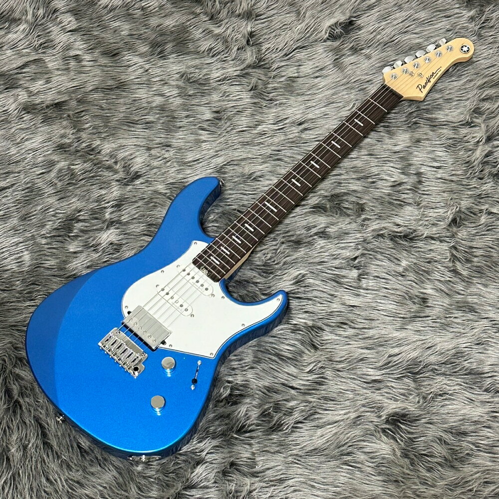 トピックスショッピングクレジット分割48回払いまで金利手数料0%！期間限定 2025年11月30日まで30,000円（税込）以上のお買い物が対象となります。本キャンペーンはクレジットカードでのお支払いは対象外となります。詳しくはお問い合わせください。アイテム説明Pacifica Standard Plusはモダンなサウンドメイキングを求めるギタリストの為に設計されています。音響特性を追求した新設計ボディデザイン・ステンレスフレットとGOTOH製パーツ採用によるスムースな演奏性と耐久性・RUPERT NEVE DESIGNS社との共同開発の"Reflectone"ピックアップによるバランスのとれたサウンドによって、優れたパートナーとしてあなたのインスピレーションを刺激します。PACS+12は音響特性を追求した新設計ボディデザイン・ローズウッド指板・スリムCシェイプメイプルネック・RUPERT NEVE DESIGNS社と共同開発された"Reflectone(リフレクト?ン)"ピックアップを搭載し、バランスの良いクリアなサウンドと優れた演奏性を実現しています。●SSH配列と5ウェイセレクタースイッチ搭載●RUPERT NEVE DESIGNS(ルパートニーヴデザイン)社と共同開発された"Reflectone"ピックアップ●日本のシティポップアートと南カリフォルニア雰囲気が漂う4色のカラーフィニッシュ●マスターボリューム、トーンコントロール（push-pull リアハムバッカーのコイルタップ）●サテンフィニッシュスリムCシェイプのメイプルネック●ローズウッド指板、ミディアムステンレスフレット●GOTOH製ロッキングチューナー(SG381 MG-T)GOTOH製二点支持トレモロブリッジ(510T-FE1)●ギグバッグ付属■「アコースティック・デザイン」によるバランスの取れたトーンヤマハ独自の音響設計テクノロジー /3Dモデリングを用いた科学的なアプローチにより、ボディの鳴りを高め、ネックへの振動を効率的に伝えるようボディ(ピックガード下部)にルーティングを程しています。■スムーズな演奏性スリムCシェイプネック、新設計のネックジョイント、350mmR指板を特徴とする、Pacifica Standard Plusは快適で優れた演奏性を提供します。■スリムCシェイプメイプルネック　快適さとスピード感を備えたモダンなスリムCシェイプネック。スムーズな演奏を可能にするサテンフィニッシュ。■カーブドネックジョイントヒール滑らかな形状をしたジョイントヒールデザインにより、ハイポジションでの演奏をより快適にします。■新設計のボディーコンターデザイン身体にフィットする新設計のボディコンターデザインが快適な演奏性を高めます。■新開発"Reflectone(リフレクトーン)"ピックアップReflectoneピックアップは本モデルのためにRUPERT NEVE DESIGNS社と共同開発されました。タイトに引き締まった低音・明瞭でクリアな高音が特徴的な、モダン且つバランスの良いサウンドを出力。各ピックアップの出力をコントロールしバランスを整えたSSH配列・コイルタップ可能なリアハムバッカーの組み合わせにより多彩なサウンドを実現します。■日本のシティポップアートからインスパイアされたフィニッシュ日本のヤマハとL.A. のチームが意見を出し合い、日本のシティポップアートと太陽が降り注ぐ南カリフォルニアの雰囲気からインスピレーションを得た明るく爽やかなフィニッシュを採用しました。■ローズウッド/メイプル指板温かみのあるトーンが特徴的なローズウッドと歯切れのよい明るいトーンが特徴的なメイプルから指板が選択可能■ステンレスフレット耐久性に優れ、スムーズなスライド・チョーキングを実現する ミディアムサイズのステンレスフレットを採用しています。■GOTOH製ハードウェアGOTOH製ロッキングチューナー(SG381 MG-T)とGOTOH製2点支持トレモロブリッジ(510T-FE1)の組み合わせにより スムーズな操作性と抜群のピッチ安定性を実現します。スペック■ボディ : アルダー■ネック : メイプル■ボディ/ネック構造 : ボルトオン■ネックフィニッシュ : ナチュラルスムースサテンフィニッシュ■指板 : ローズウッド■指板アール : 350mm■ナット素材/幅 : GraphTech TUSQ/42mm■フレット数/サイズ : 22/ミディアムステンレス■ブリッジ : Gotoh 510T FE-1■弦間ピッチ : 10.8mm■弦 : D'Addario EXL-120/ 0.009-0.042■スケール : 648.0mm■ピックアップ : リフレクト?ン HS7n,リフレクト?ン HS7m，リフレクト?ン HH7b■ピックアップスイッチ : 5P セレクタースイッチ■コントロール : マスターボリューム、マスタートーン（＋コイルタップスイッチ）■ペグ : Gotoh SG381 MG-T (ロッキングチューナー)納期について売却時は迅速に商品情報の削除を心掛けておりますが、ショッピングページの更新までにタイムラグが生じ、ご注文のタイミングによっては商品のご用意ができない場合がございます。あらかじめご了承くださいますようお願い申し上げます。あす楽対象商品以外、納期のご確認はご注文前に「商品についての問合わせ」よりお問い合わせください。