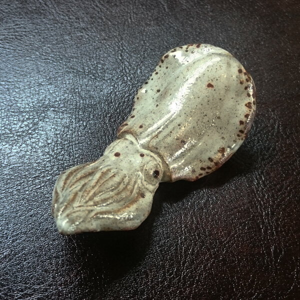 小杉窯作　アオリイカ箸置き　唐津焼　【誕生日プレゼント、父の日、還暦祝い 釣り】