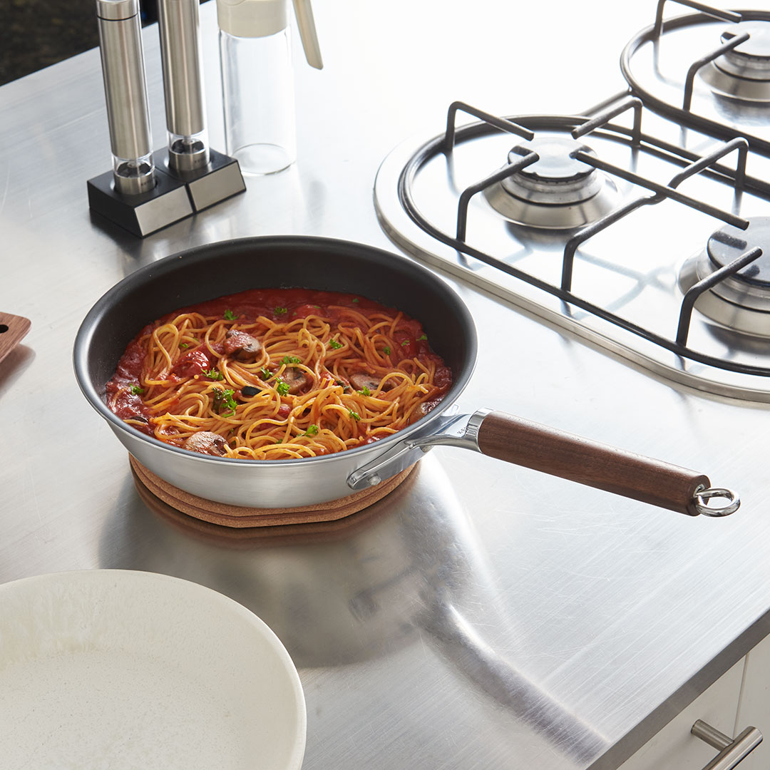 【KEYUCA公式店】ケユカ 極厚アルミシルクフライパン深型 24cm [キッチン用品 調理用品 キッチングッズ 直火用 フッ素樹脂加工 アルミニウム 通販]のサムネイル