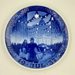 ロイヤルコペンハーゲン イヤープレート 1937年 「Christmas Scene in Mainstreet, Copenhagen」 コペンハーゲンのクリスマス【海外直輸入USED品】