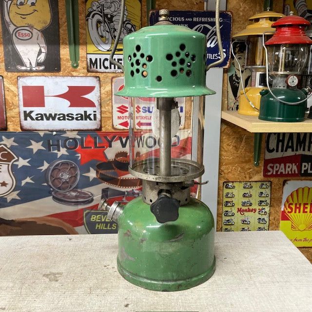 1940年代　AGM　シアーズランタン　シルクハット　MODEL. 710.7426　アボカドグリーン　コールマン　ランタン【海外直輸入USED品】