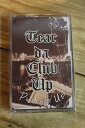 東京を中心に活動するバンド【Tear da Club Up】が2022年にデジタルリリースした【Pulled Up】がカセットにて限定リリース！ TRACK LIST SIDE-A / Hold New World SIDE-A / DAZZLING SIDE-B / KICK ASS - Tear da Club Up - 東京発2020年結成2022年始動の新進気鋭のハードコアパンクバンド。 某6mafiaを想起させるバンド名が印象的な彼ら。 Crown of ThornzやCold Front等のNEW YORK STYLE HARDCOREを中心にハードコアパンクやメタル、ヒップホップ、レゲエなど様々なボディミュージックに影響を受けており、 2022年4月29日に高円寺ドムスタジオにて開催された自主企画「In Da Building」で全貌を現したそのサウンドは各メンバーの出立ちからも想像出来るように一括りに所謂"NYHC"とは言えない、しかしトータルでNYHCだよねとなってしまうさながら style warsかのようにそれぞれのバックボーンが交差する極上のダンスミュージックに仕上がっている。 注目度も高く今後の活動から目が離せない。 By LIL-D(BELMADIGULA) 商品詳細 注意点 ※当店は実店舗と在庫を共有している為、どうしても売り違いによる完売が生じてしまう場合がございます。 ※オーダー後に完売連絡を差し上げる場合もございますので、お客様のご理解とご協力お願い致します。