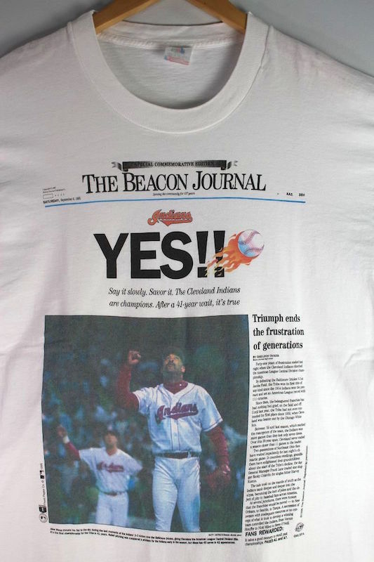 USED!!! "CLEVELAND INDIANS on THE BEACON JOURNAL" NEWS PAPER Tee (90'S) / white　　　クリーブランドインディアンス