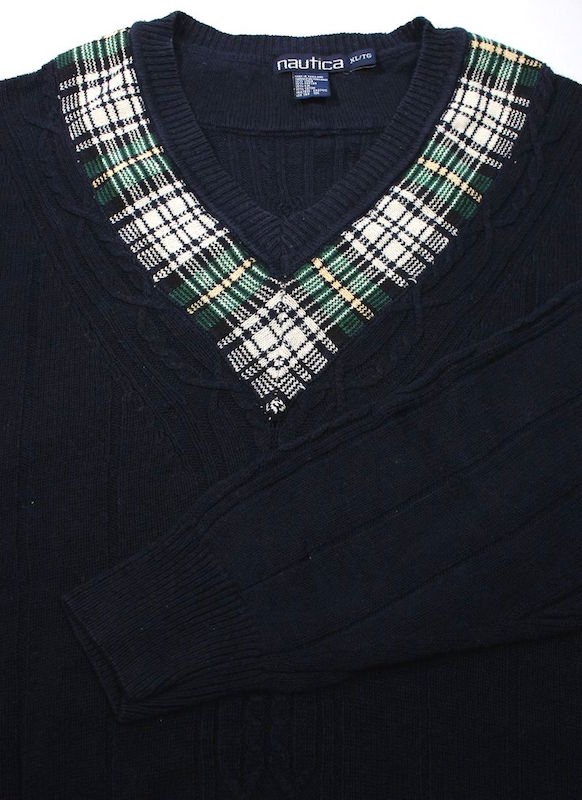 【NAUTICA(ノーティカ)】のVネック・コットンニットセーター(90年代製ヴィンテージ)が入荷です。 Vネックに沿うように配されたチェック柄が印象的。 モデルは身長173cmのガッチリ体型でXLサイズを着用しています。 COTTON-1...