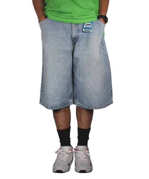 【NAUTICA(ノーティカ)】から、トレンドのバギーフィット・デニムショーツ(90年代製ヴィンテージ)が入荷です。 モデルは身長165cmの標準体型でW36を着用しています。 COTTON-100% MADE IN MEXICO 【表記サイズ】・・W36 【実寸】 ウエスト / 股上/ 股下 / ワタリ / すそ幅 92 / 33 / 29 / 35.5 / 32.5 (cm) 【状態】 多少の着用感はありますが、特筆すべき汚れやダメージはありません。 ・USED商品ですので、神経質な方のご購入はご遠慮下さい。 ・USED商品の返品交換は商品の性質上お受けできませんのでご了承の上ご購入下さい。 ・細かい汚れなどについて僅かな見落としがあった場合は 実使用に支障がある場合を除き、御容赦願います。 ・サイズはタグ表記よりも実寸サイズを参考にして下さい。 ・実物と色が多少異なる場合が有りますのでご了承下さい。 USEDアイテム 一覧ページはこちら