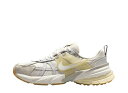 【今なら割引クーポン発行中】Nike ナイキ ウィメンズ V2Kラン ファントム/ライトカーキ/カレッジグレー/ホワイト ナイキ HV4314-030 ウィメンズ レディース スニーカー ランニングシューズ 21SN-HV4314-030