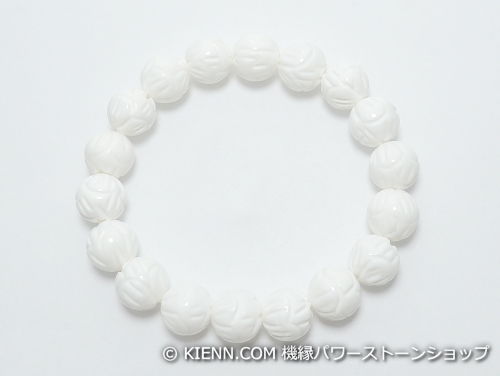 機縁パワーストーンショップのパワーストーンブレスレット シャコガイ(蓮花彫り)AAAA10ミリ 魔除・厄除 ワンカラーブレス [サイズ選べる][日本製][送料無料] (11951)｜アングル2