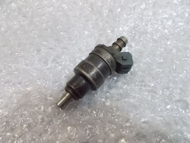 Rakuten - 【中古】★激安!★車種・メーカー不明 インジェクター 1本のみ S14 ? シルビア ? 分かる方 / 2Q8-352