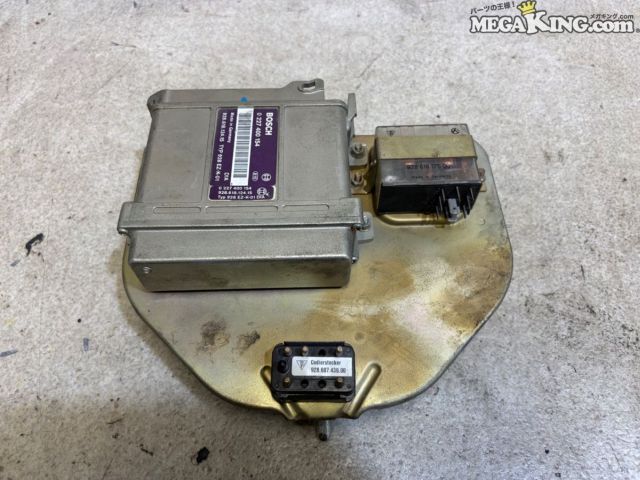 【中古】PORSCHE ポルシェ 928 純正 エンジンコンピューター 928.618.124.15 ECU CPU / T5-155