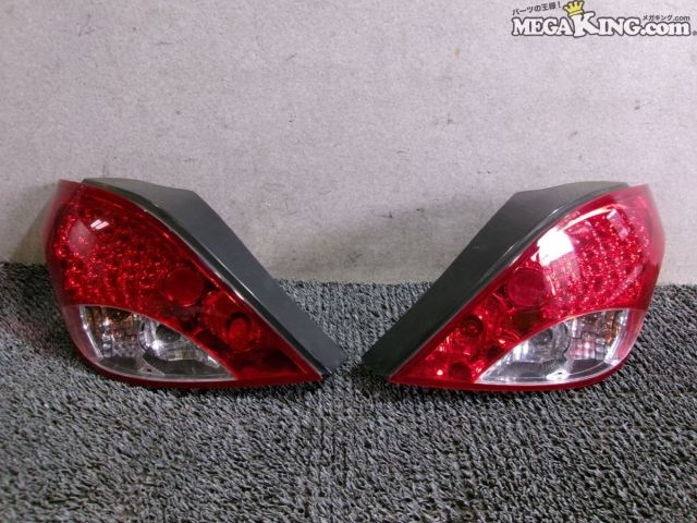【中古】プジョー 207 EAGLE EYES イーグルアイ LED テールランプ テールライト 左右セット 点灯OK / 2T2-1735