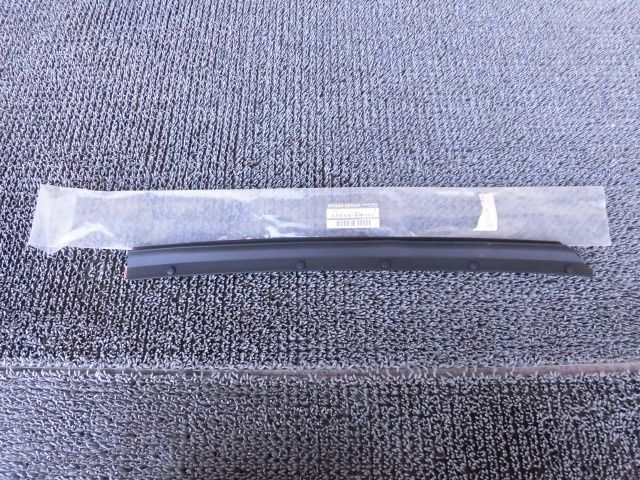 【中古】★新品!★Y50 フーガ 純正 ノーマル リア シール モール 左 82839-EG000 / J3-1013