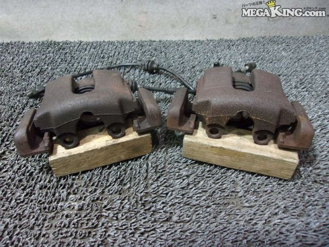 【中古】BMW E36 318is 純正 ノーマル フロント ブレーキ キャリパー 片押し 左右 / 2T2-1089