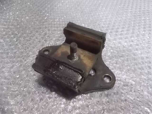 【中古】★激安!★S30 フェアレディZ 純正 ノーマル ミッションマウント 旧車 / P1-447