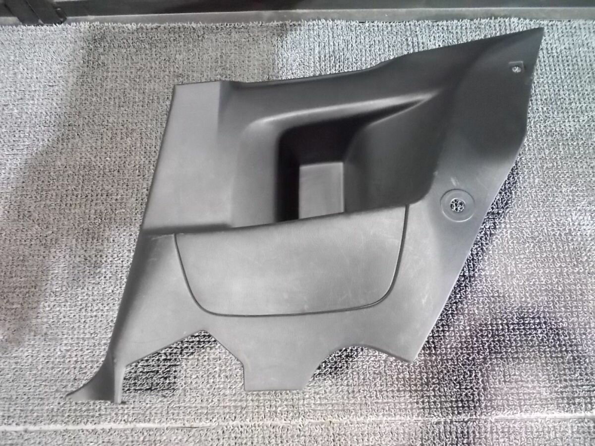 【中古】★激安!★S15 シルビア 純正 ノーマル リア リヤ クオータートリム パネル 内張り 後部座席 右 運転席側 / 4P3-898