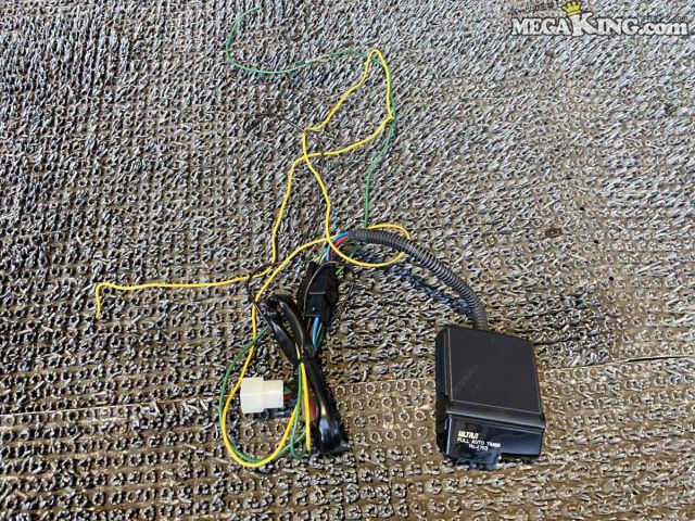 状態詳細 ■ 商品概要 ウルトラ（永井電子）製のフルオートタイマー（品番：No.4753）です。 ■ 商品状態 外観には使用に伴うスリ傷や小傷が見受けられます。 配線の一部にカット加工がされている箇所があります。 弊社では動作未確認ですが、取り外し前までは正常に動作していました。 商品は中古品の為、キズ、除去しきれていない汚れ、相応の使用感などあります。 個人的な主観となりますので、必ず画像にてご判断をお願いします。 状態につきましては見落とし、記載漏れ等ある場合がございますのでご購入をお考えの方は不明点等あればお気軽にご質問ください。 完璧な状態を求める方はO/H前提にご入札をお願いします。 ※消耗品のパーツに関しては基本的に交換前提でお願いします。 付属品は画像の物がすべてとなります。　　掲載枚数の関係上、画像ではわかり難い部分もありますが、ご納得頂ける方のみでお願いします。 中古品という事をご理解頂き、ノークレーム、ノーリターンでお願い致します。 ※ご注意 エンジン部品に関しては車種違いで取り付けできない場合を除いて、完全ノークレーム、ノーリターンとさせて頂きます。 万が一車種違いの場合は商品到着後1週間以内にご連絡下さい。 ※（1週間以内にご連絡が無い場合、クレームは、一切受け付けません） 商品は現品のみですので返金にて対応させていただきます。 補償範囲は商品の落札代金のみで、送料・取り付け工賃・その他諸費用は補償範囲外とさせていただきます。 以上の事項に同意される方のみご購入下さい。 特徴 コンディションランク 【 D 】 要補修品 使用感があり大きなダメージがある商品。 故障や破損や一部欠品など、何かしらの訳あり商品ではありますが部品取りや補修・修理して使われる方など状態よりも価格重視の商品。 メーカー ULTRA ウルトラ タイプ - 型式・仕様 - 車種 - 品番 No.4753 699284130925 参考適合車種 汎用 適合について 場合によっては加工が必要になる場合もございますので、マッチングに関しましては必ず上記記載車種を含め、ショップ等でご確認の上、ご入札ください。 適合に関しましてはあくまでも参考程度に記載しているため、適合を保証するものではありませんので一切クレームをお受けできないことをご了承ください。 あくまでもお客様の方でお調べ頂きご判断の上ご入札ください。 管理番号 2T8-618 P:Taka - D:Higu - Ph:6 - SAGAWA　R:1630 / 18　-　25 - 6